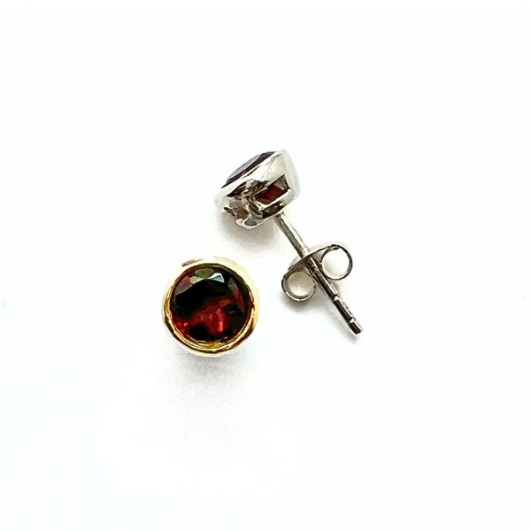 Garnet, stud earring silver with twisted filigree edge