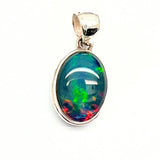 Opal, ovalt silverhänge med liten silverkant