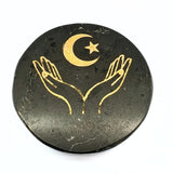 Turmalin, graverad platta med måne och händer i guld