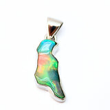 Opal naturlig form, infattad i silver