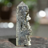 Pyrit glittrigt & unikt stort torn