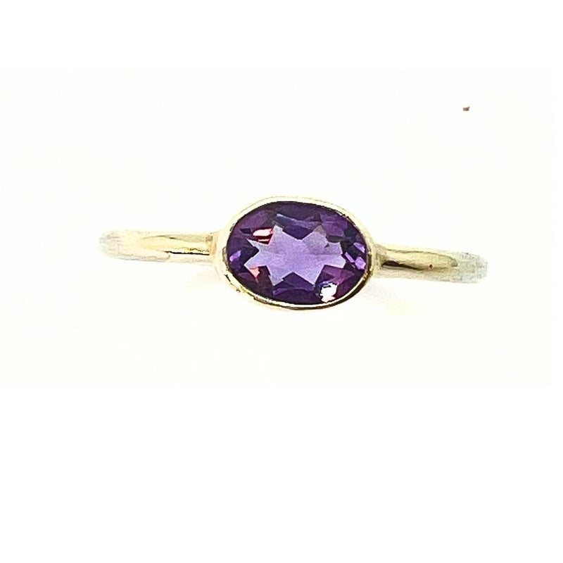 Amethyst, cabochon cut lying oval in silver ring