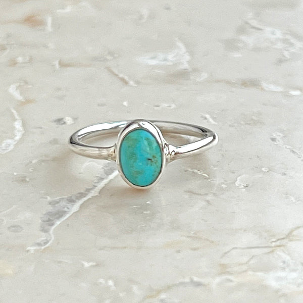 Turquoise, oval silver ring