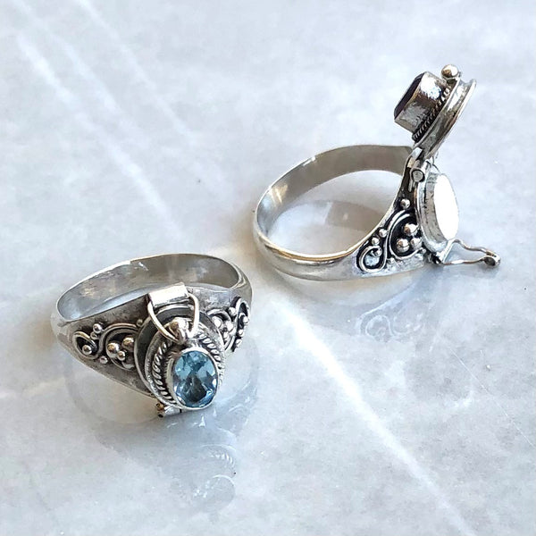 Blue Topas box ring in silver with filigree