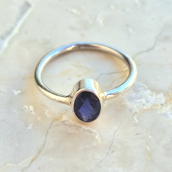 Ioli ring oval small faceted stone