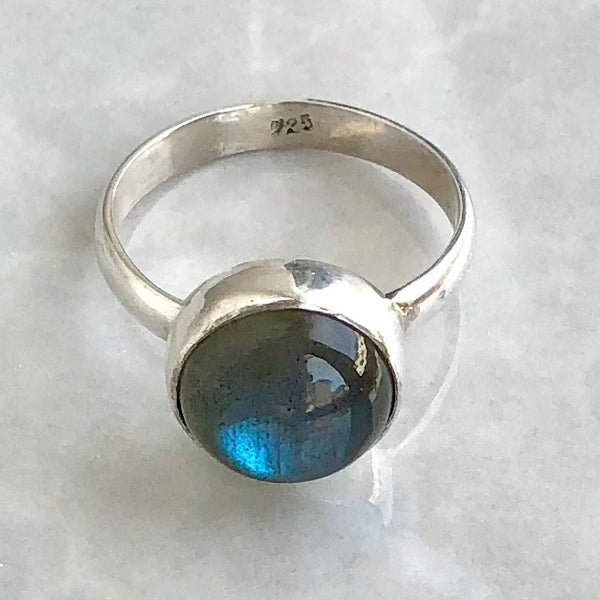 Labradorite, ring with round stone