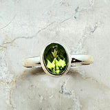 Peridot silverring fasetterad storlek 7