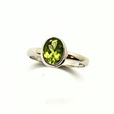 Peridot silverring fasetterad storlek 7