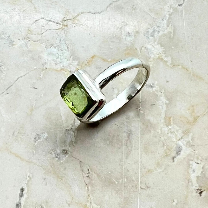 Peridot silverring storlek 5