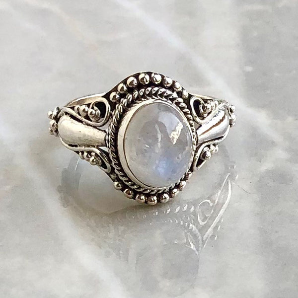 Rainbow pattern in filigree silver ring