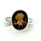 Rökkvarts, oval fasettslipad sten i silverring