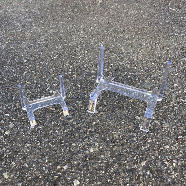 Plastic stand H-shaped