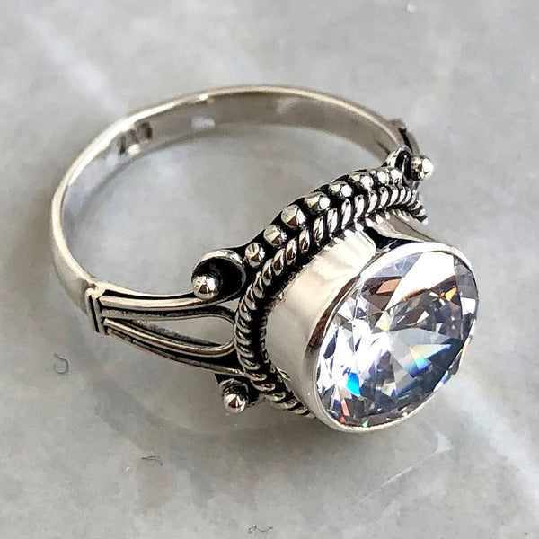Rock crystal, ring with filigree in silver