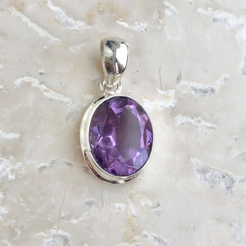 Amethyst oval pendant with smooth silver setting