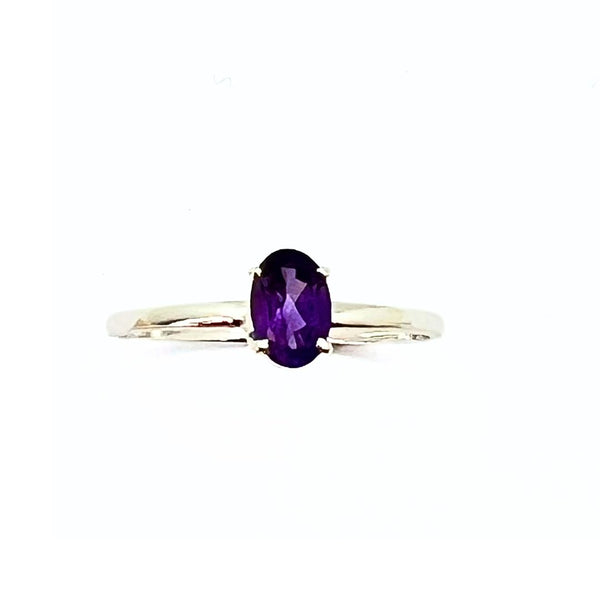 Amethyst, faceted oval in silver ring