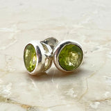 Peridot, round stud earring in silver