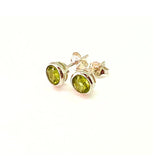 Peridot, round stud earring in silver