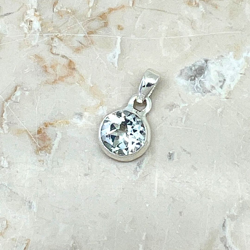 Rainbow moonstone, oval pendant in silver