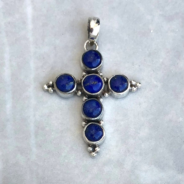 Lapis Lazuli kors med 6 runda stenar