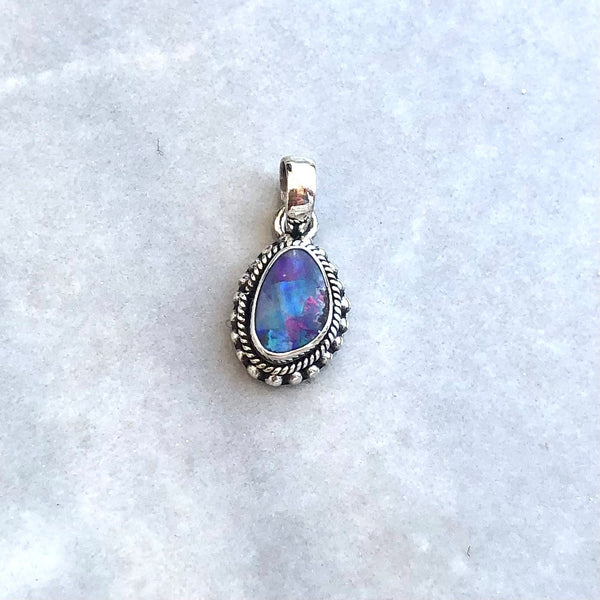 Opal small pendant with filigree irregular shape