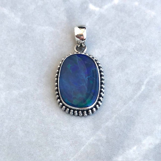 Opal large pendant with irregular filigree