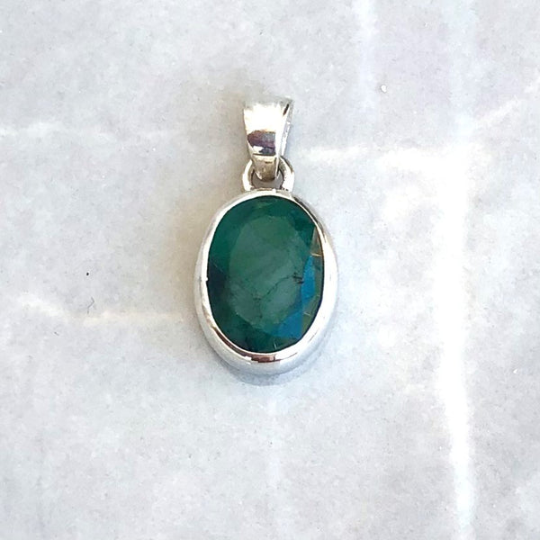 Emerald oval pendant with smooth edge