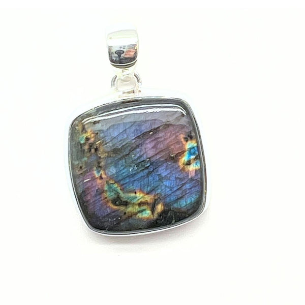 Labradorite, round smooth pendant in silver
