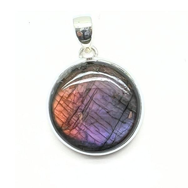 Labradorite, round smooth pendant in silver