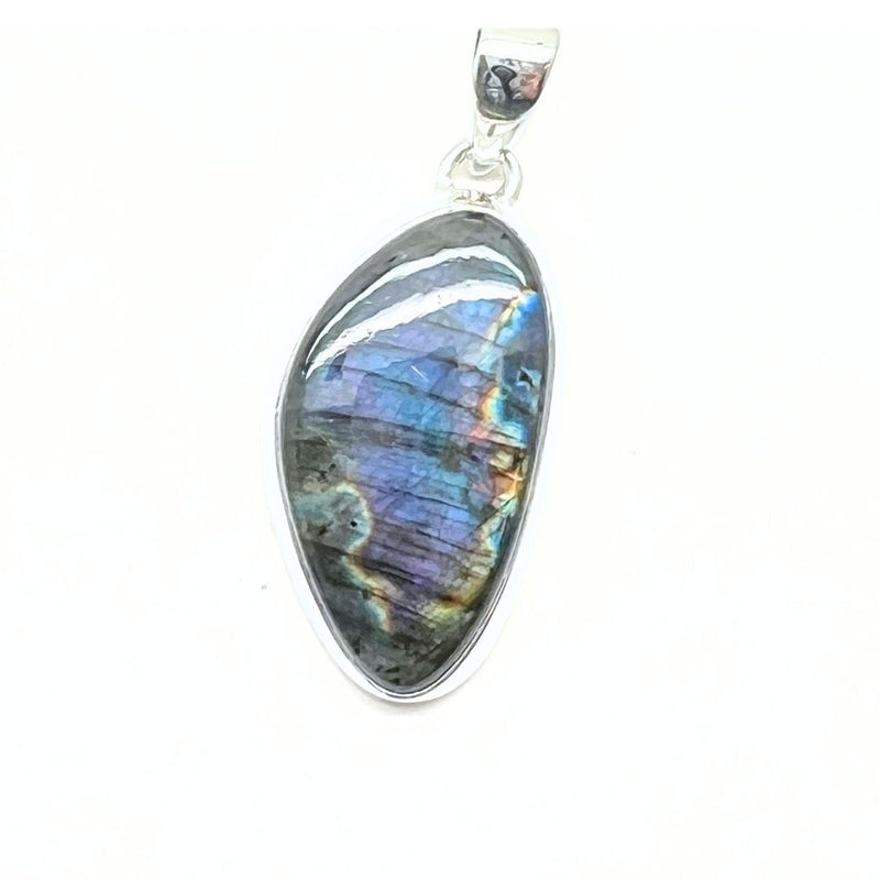 Labradorite, round smooth pendant in silver