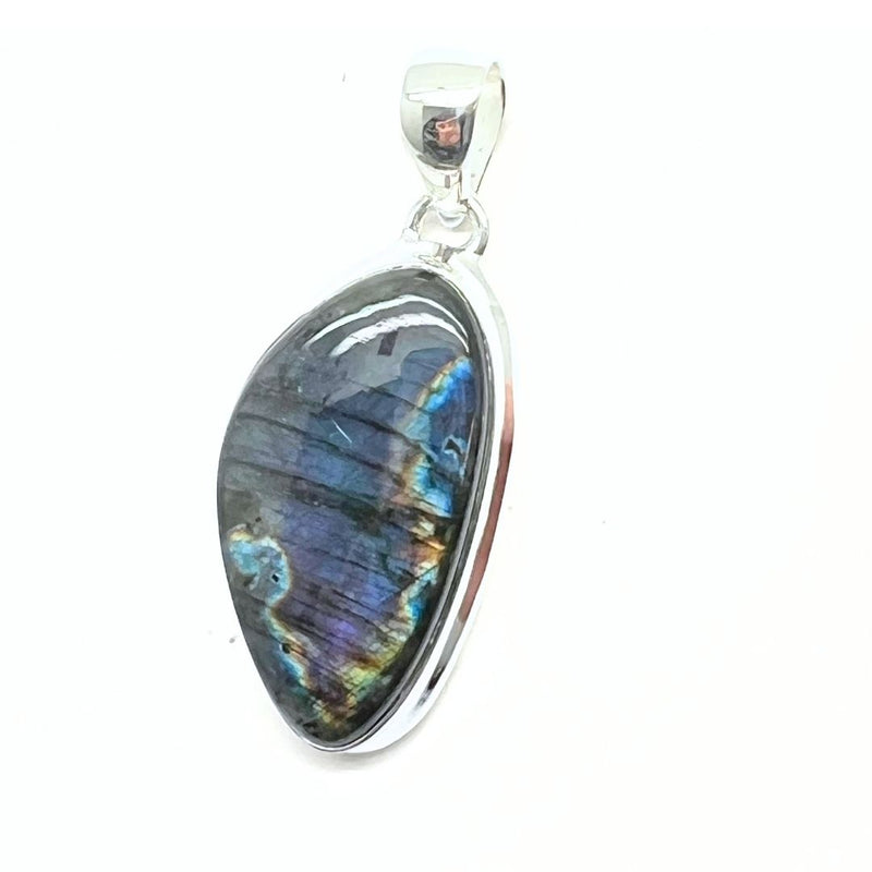 Labradorite, round smooth pendant in silver