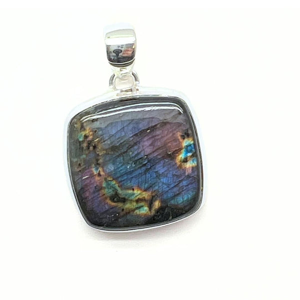 Labradorite, round smooth pendant in silver