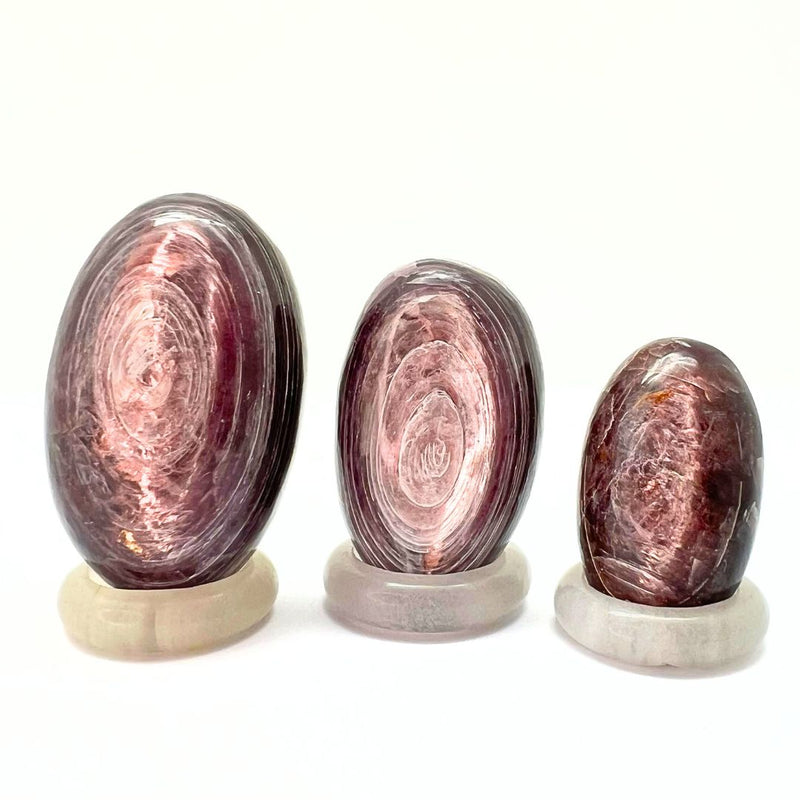 Shiva lingam, useita kokoja