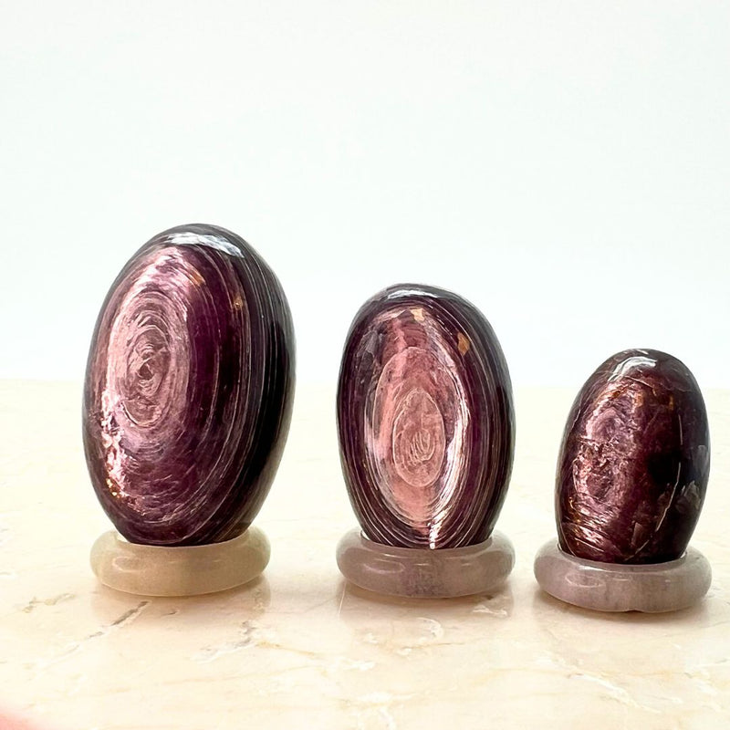 Shiva lingam, useita kokoja