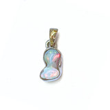 Opal naturlig form, infattad i silver
