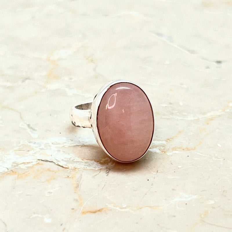 Rose quartz, round silver ring with filigree edge