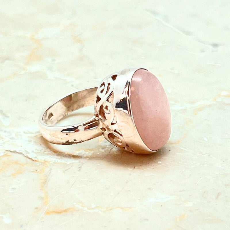 Rose quartz, round silver ring with filigree edge