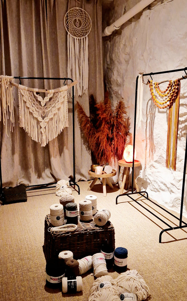 TRY MACRAMÉ AND CRYSTALS Saturday 1/4
