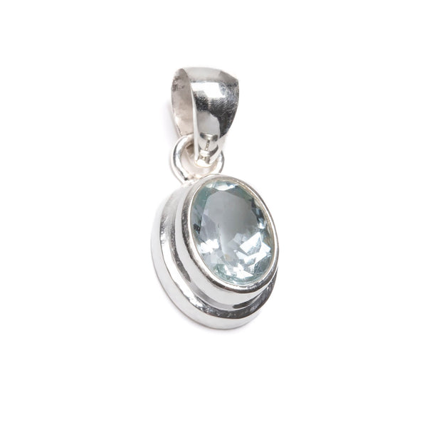 Akvamarin, litet ovalt hänge i silver