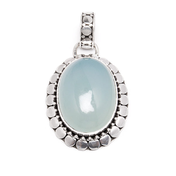 Chalcedony, pendant in silver with filigree