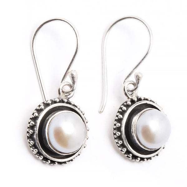 Freshwater pearl, earring filigree on hook
