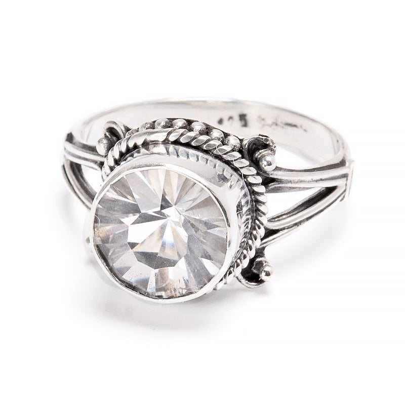 Crystal ring with rock crystal and sterling silver – Kristallrummet