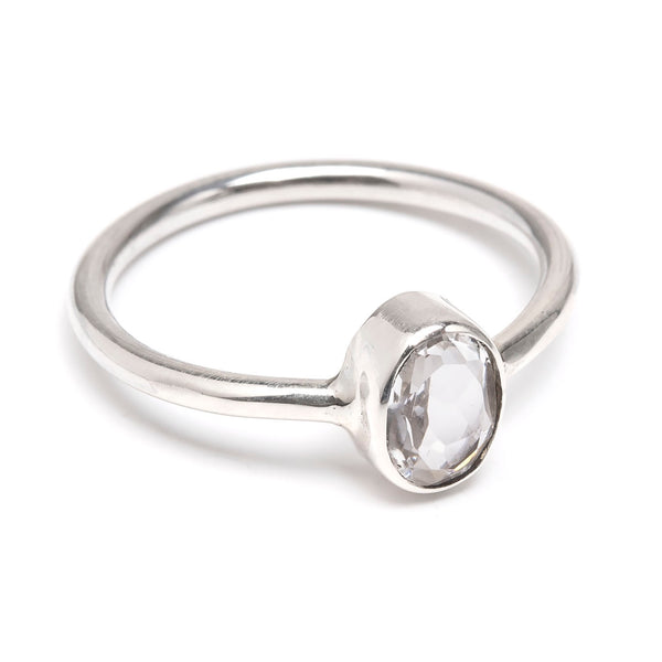Rock crystal, small oval smooth silver ring