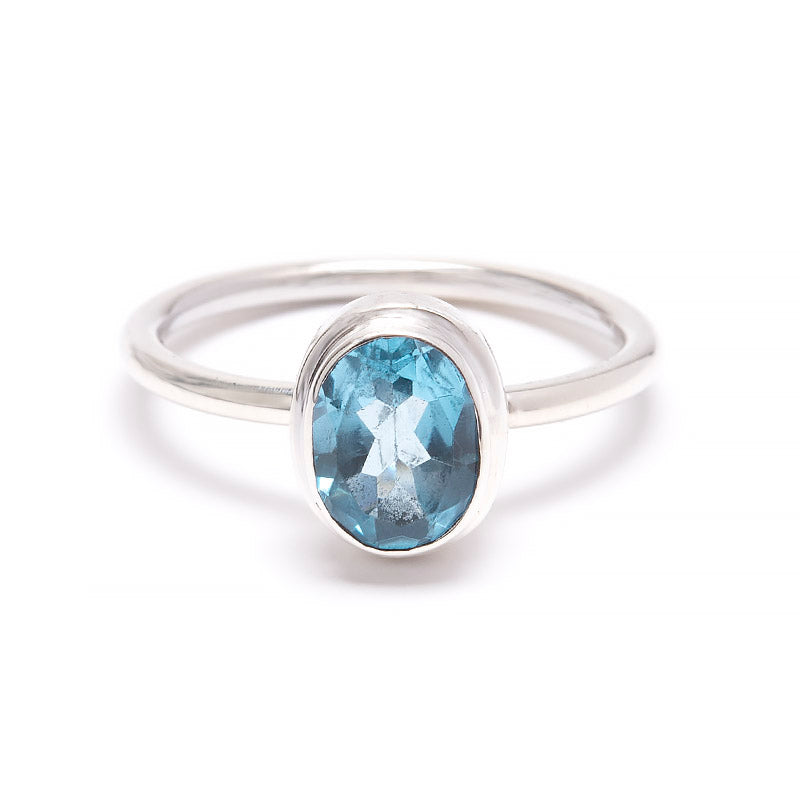 Blue topaz, oval double edged ring