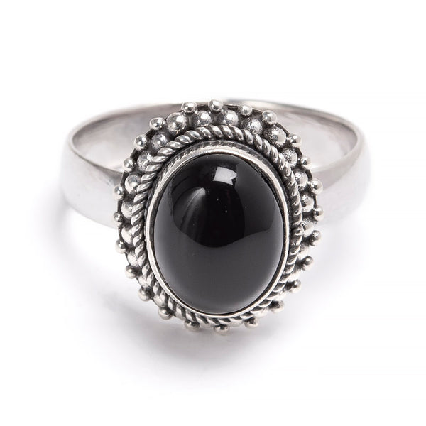 Onyx, ring in silver with filigree