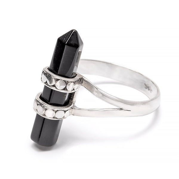 Onyx, ring med kristallspets i silver