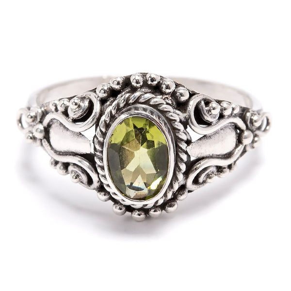 Peridot, ring med silverfiligran