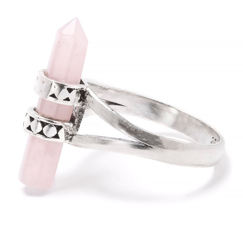 Rose quartz, ring with tip in silver