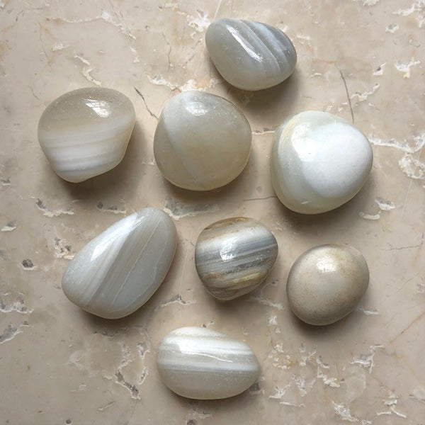 Agate white, tumbled stone