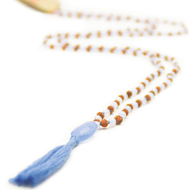 Divine Expression mala halsband med rudraksha och blå kalcedon