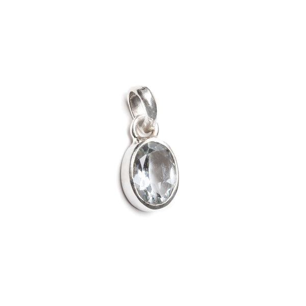 Aquamarine small oval pendant in silver